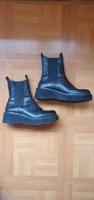 Ghete dama din piele, marimea 38 de la MANGO