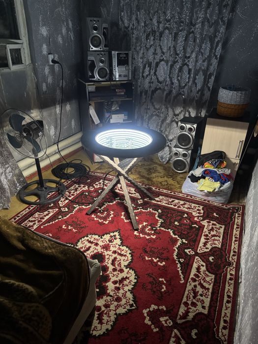 Каменный стол с эффектом бесконечности