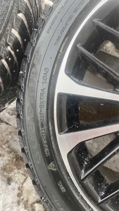 Продам шины 235/45 р18