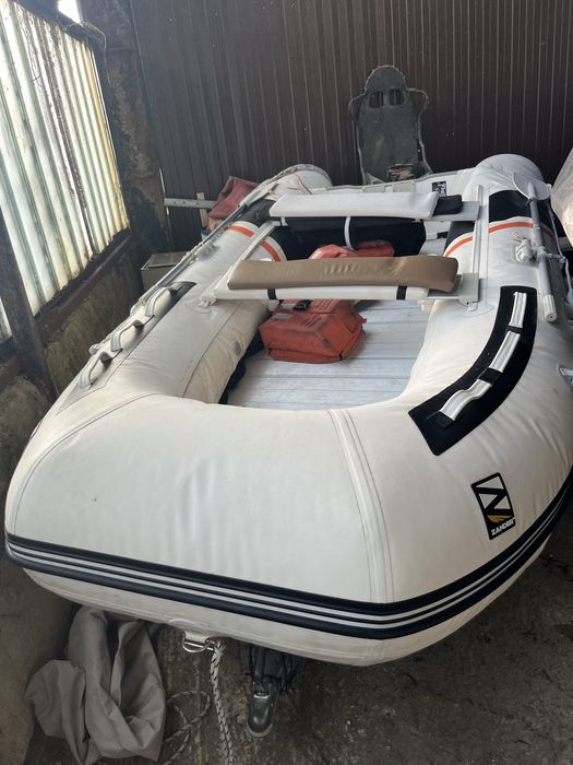 Лодка-3,60 м с четиритактов двигател ““Tohatsu“-9,8 коня къс ботуш