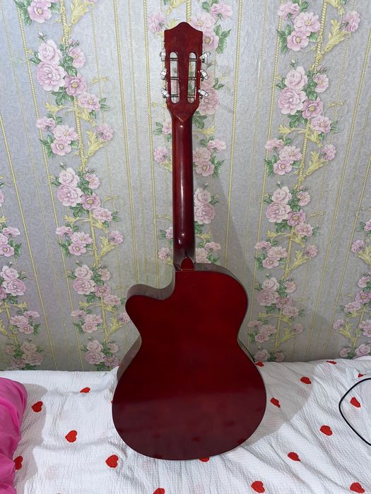 Гитара акустическая