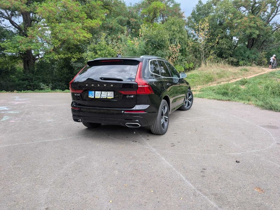 Volvo XC60 D4 AWD 190 CP 2019 | Panoramic | HUD | Pilot Assist | ACC | Cârlig Electric