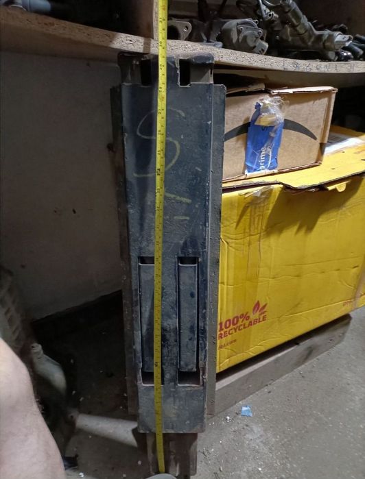Pilon stâlp benă pe mijloc central