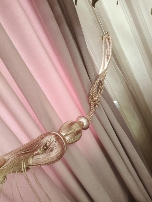 Продам комплект штор, с карнизом метал