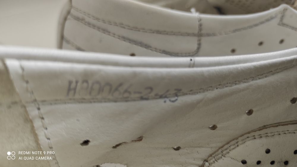 Продам белые летние туфли 43 размера