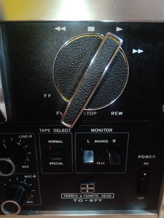 Magnetofon Sony TC 377