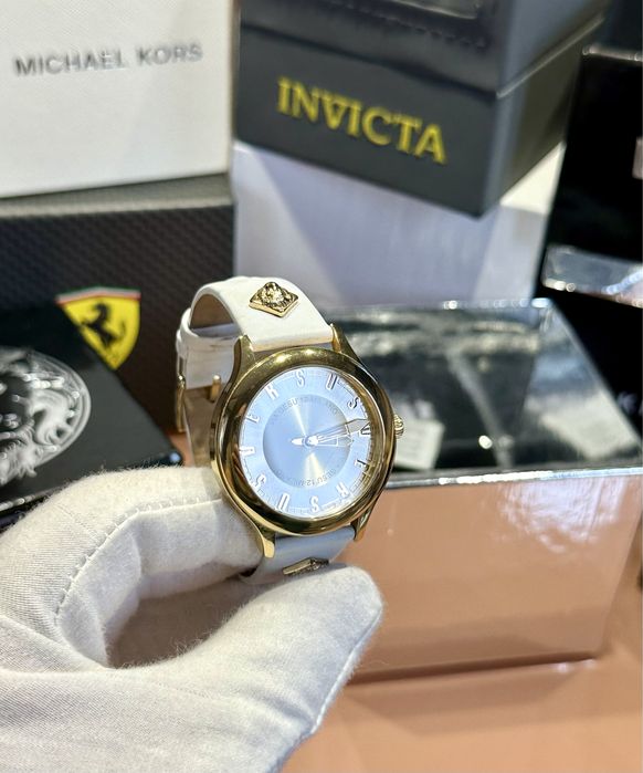 Часовник Versus by Versace VSP410218 намален