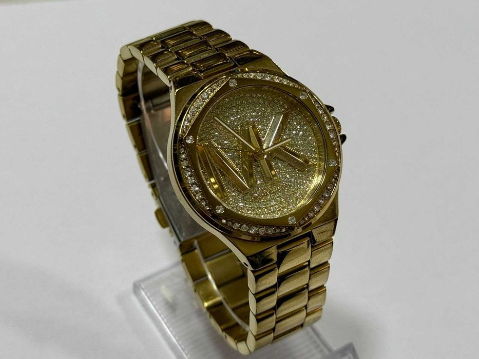 Продавам часовник MICHAEL KORS MK7229