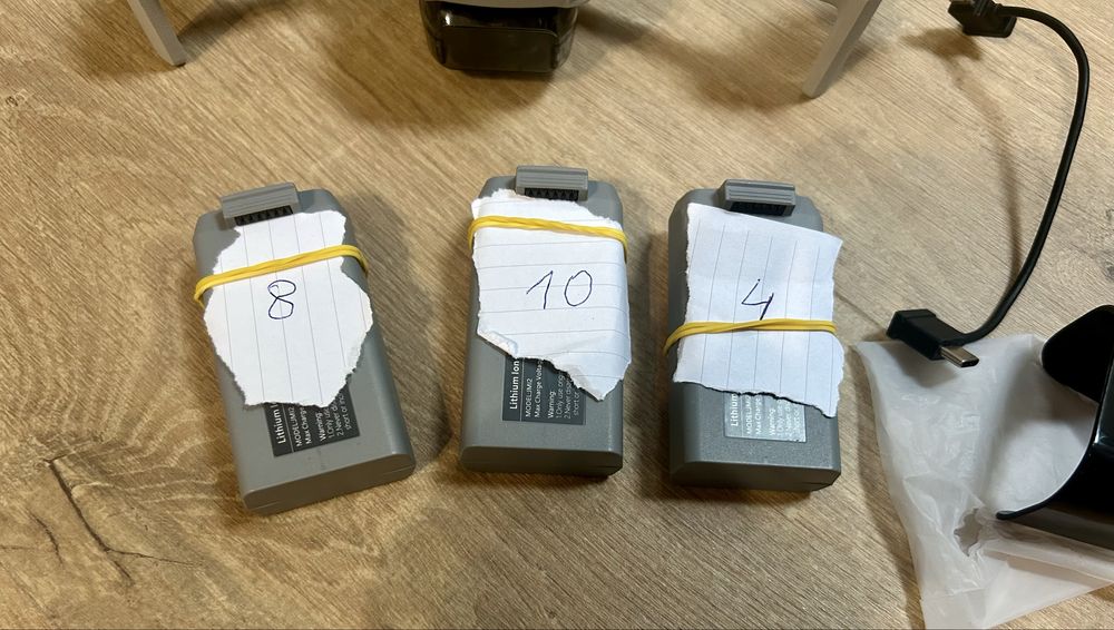 Продавам DJI Mini 2 SE с контролер и 3 батерии.