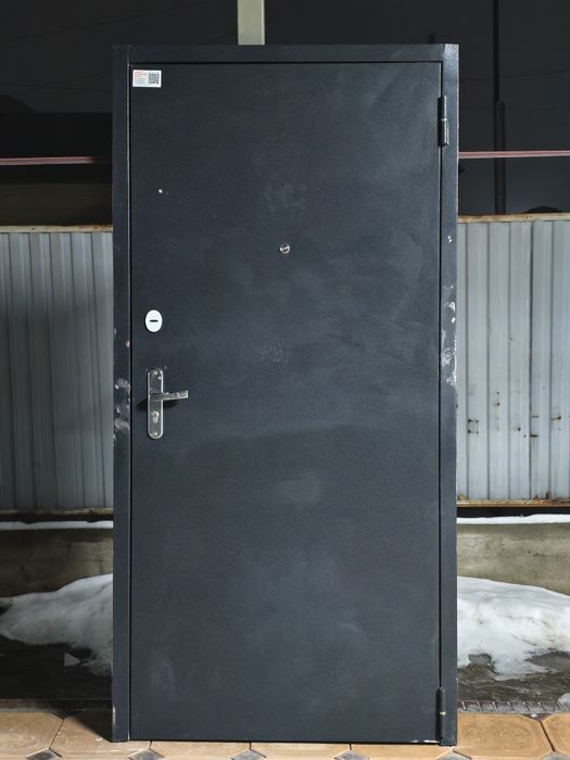 Металический входной дверь