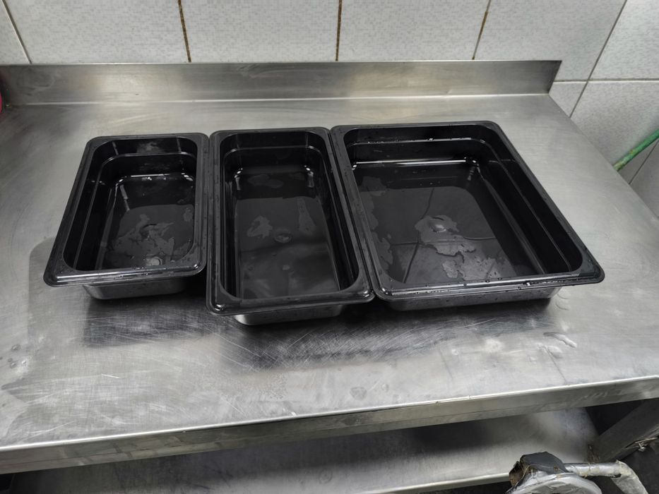 Хладилна витрина (настолна) и гастрономи от черен поликарбонат