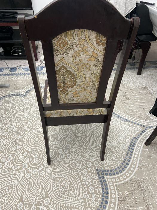 Стол со стульями