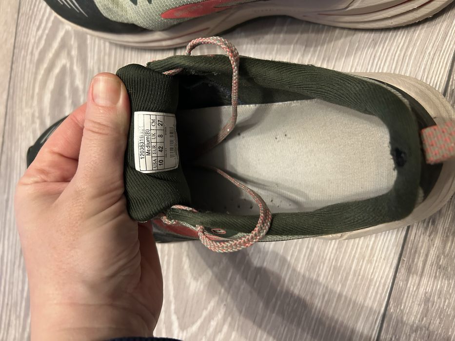 Adisasi Brooks cascadia