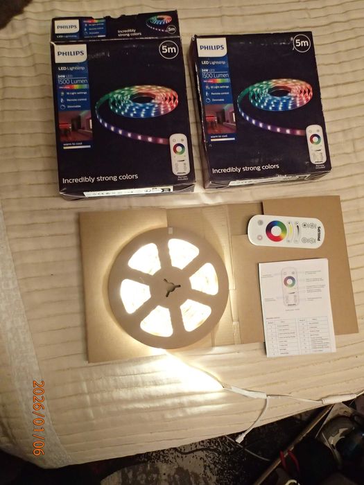 Banda LED Philips RGBIC+ALB DIMABIL 5m,cu telecomanda-doua bucati- noi