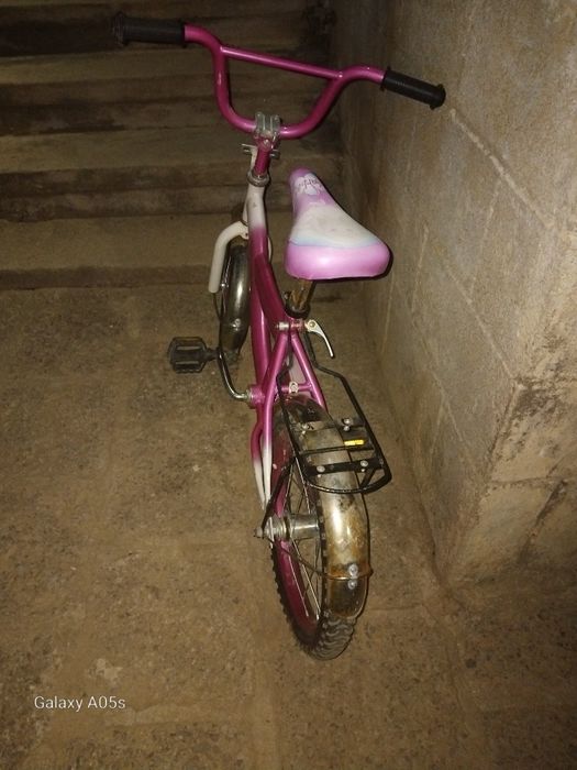 Продавам детско женско колело