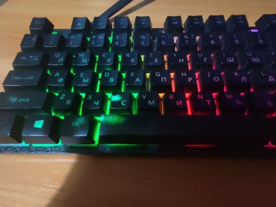 Продам клавиатуру с подсветкой