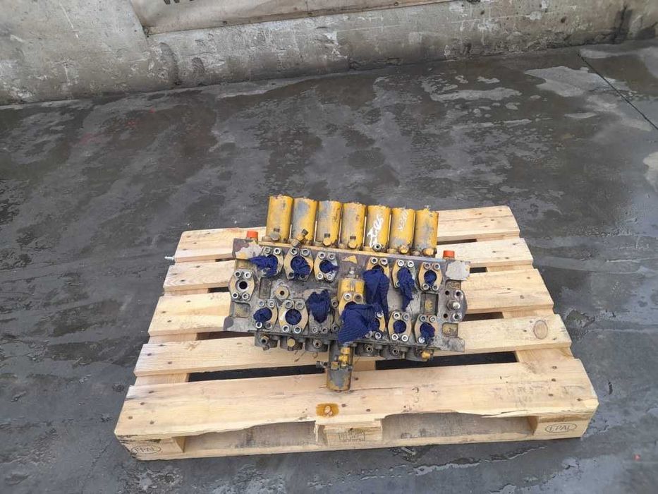 Distribuitor hidraulic Rexroth M8-1003-03/7M8-22 excavator Liebherr A902