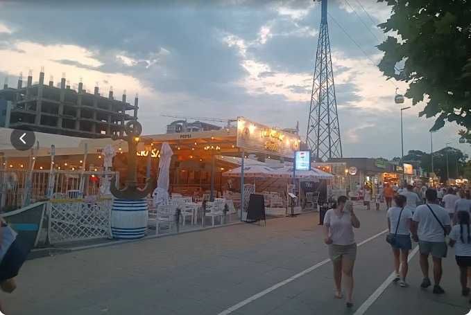 Închiriem teren pe Faleza Cazino Mamaia – tonete, rulote, street-food
