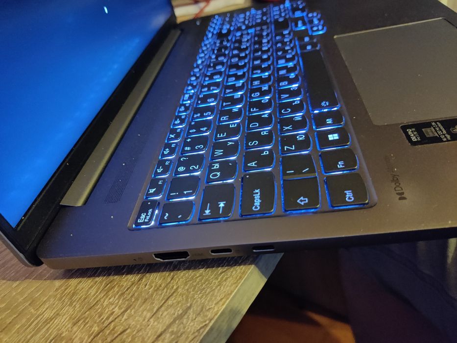 Продавам Lenovo IdeaPad Pro 5