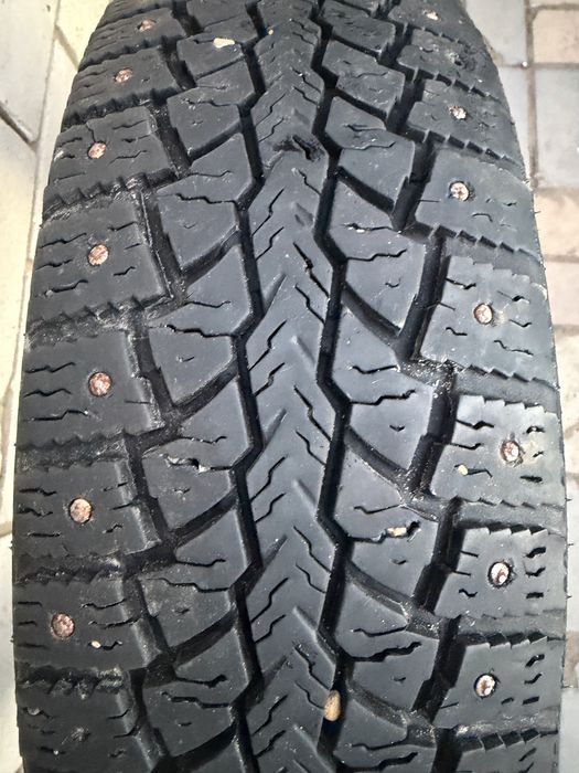 Продам зимнюю резину MAXXIS