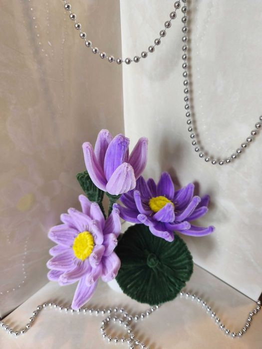 Ръчно изработени цветя и букети за всеки вкус.