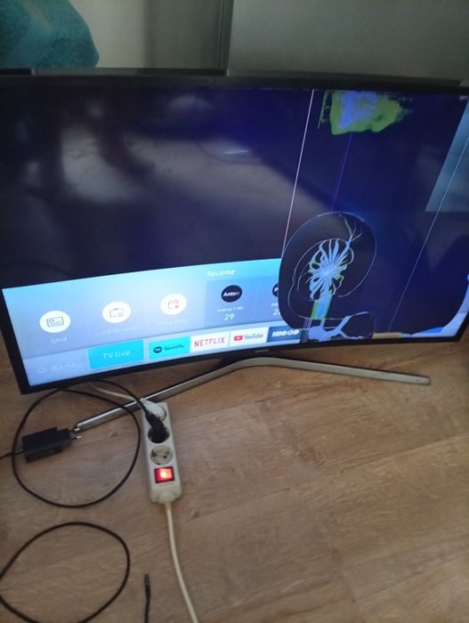Vând smart tv curbat de piese