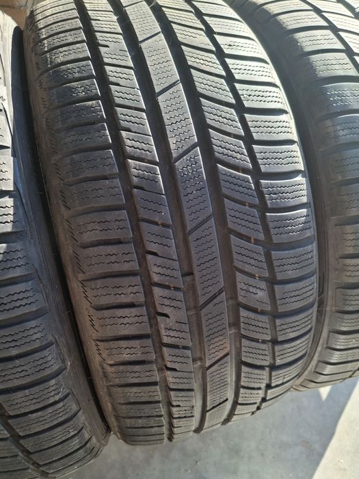 2  Anvelope  de iarnă   225 40 r18 Toyo
