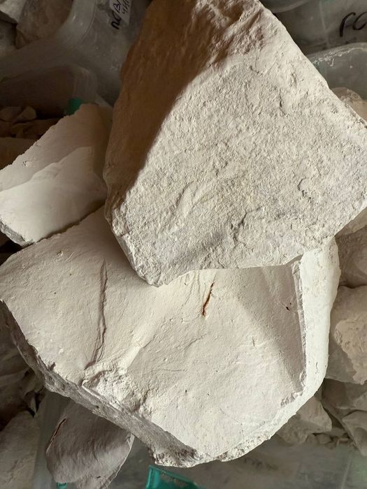 Mel glina kesak gulvata tozalangan foydali