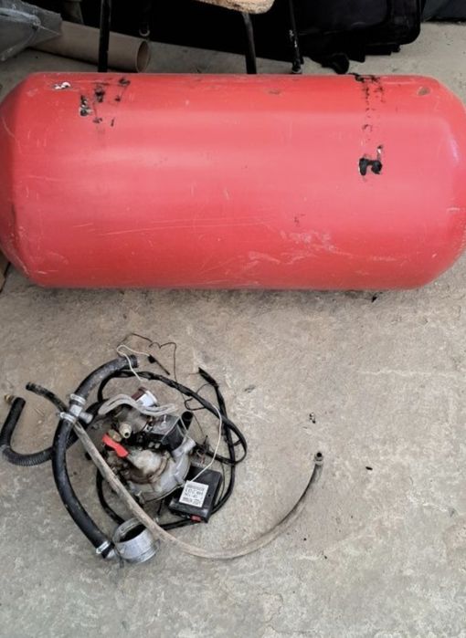 Gaz balon 55 tali 3 pakaleniya kanpilekt reduktorlari  bilan yili 2017