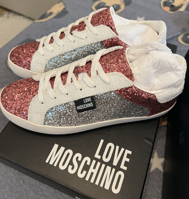 Сникърси Moschino