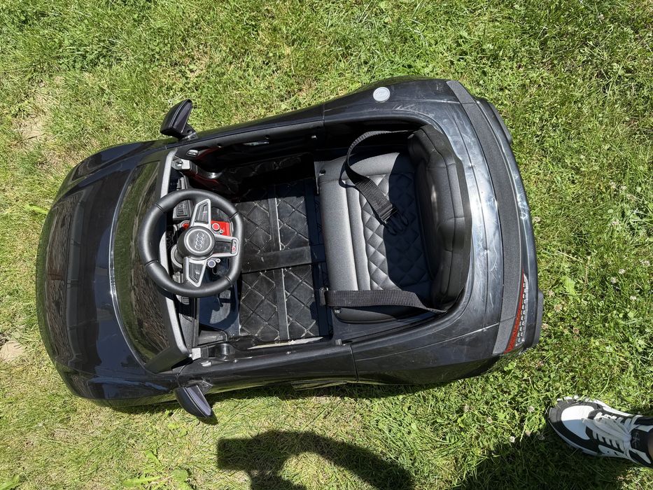Детска Акумулаторна кола черна Audi