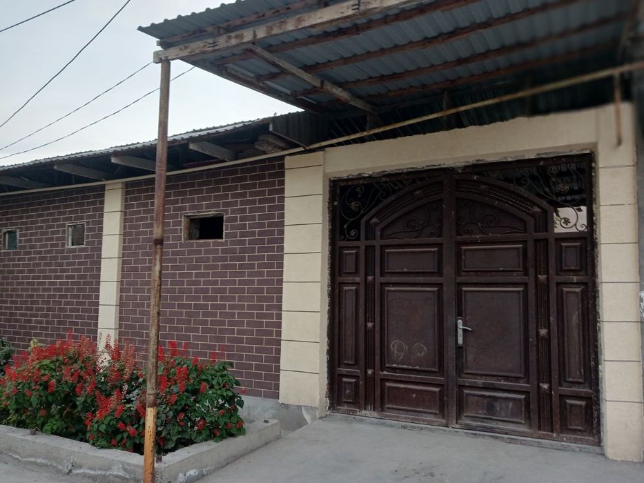 Uy sotiladi srochna ozimi uyim