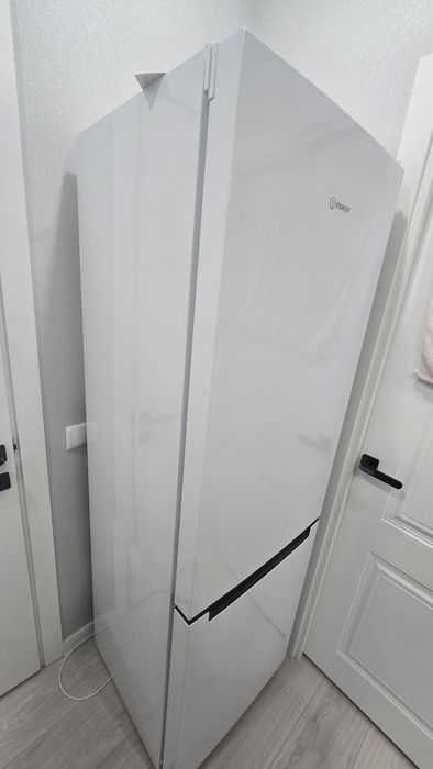 Холодильник Indesit