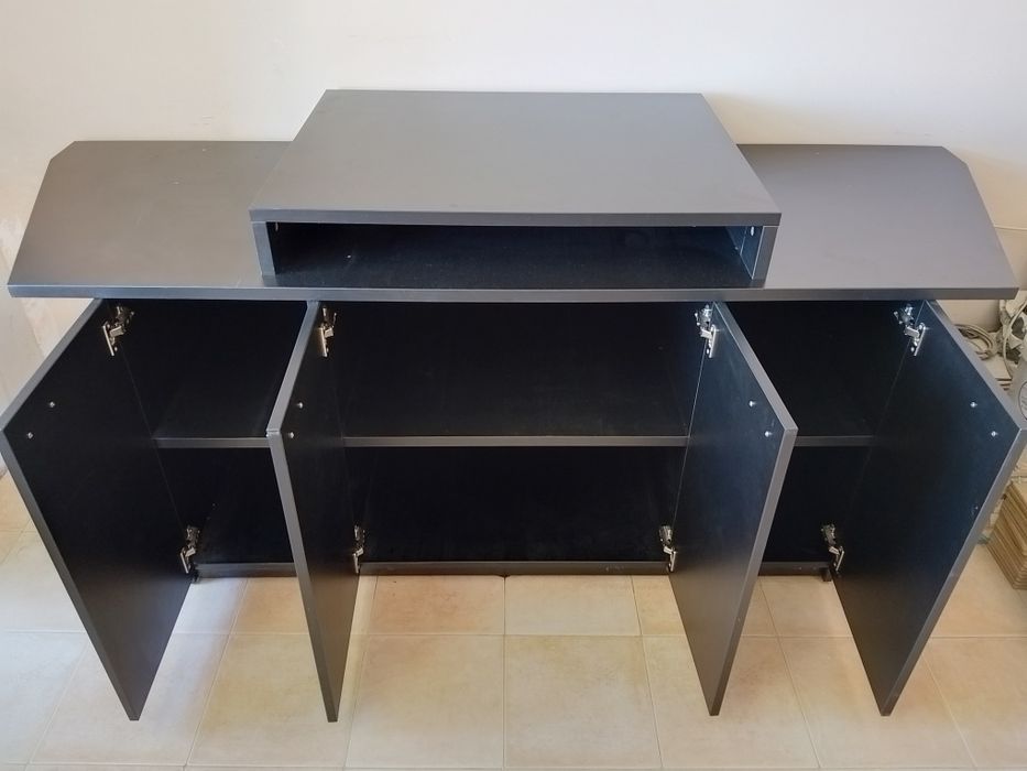 Голям поръчков шкаф