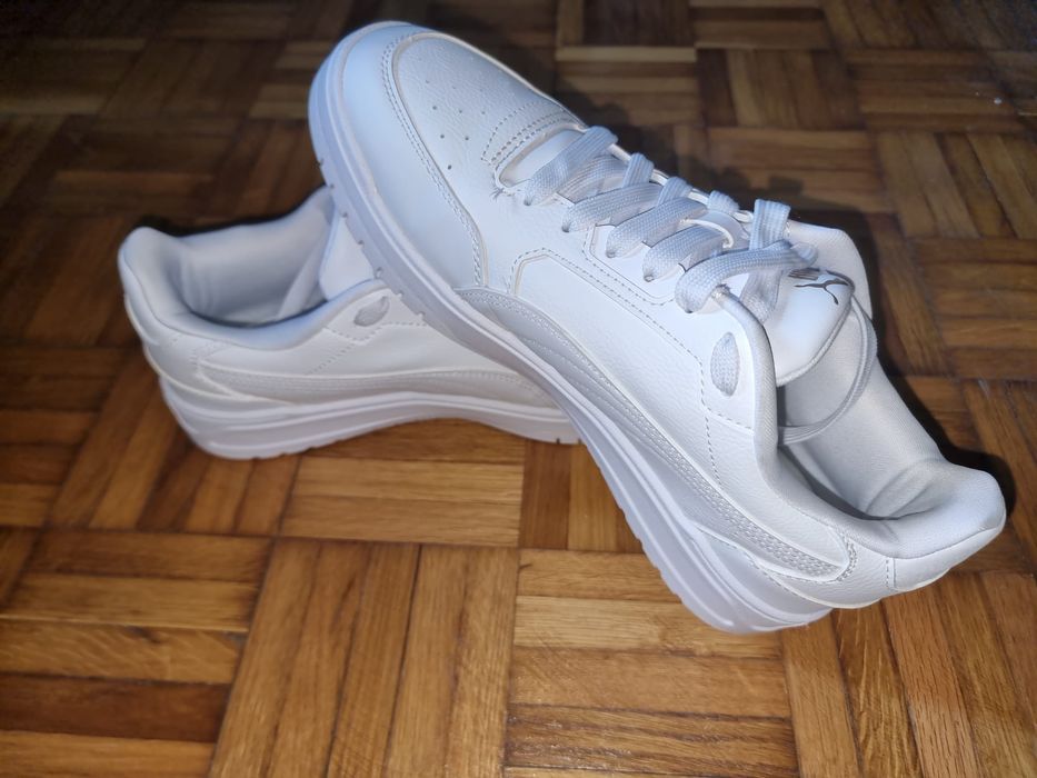 Pantofi sport Puma, marimea 41, stare foarte buna