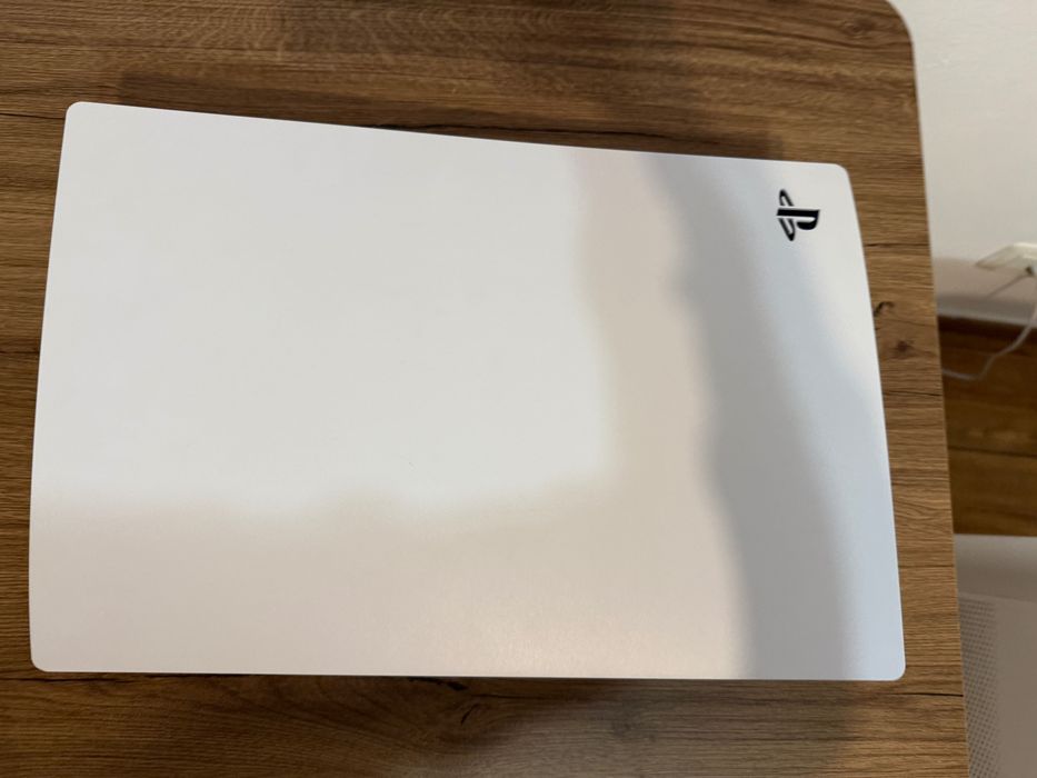 PS5 Digital Edition + Controller