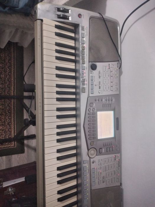 Yamaha psr 2100.