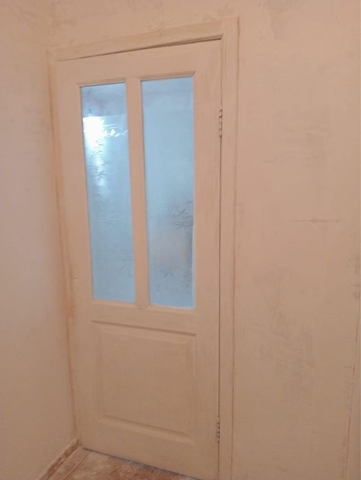 Продаю дверь , телевизор , унитаз , раковина