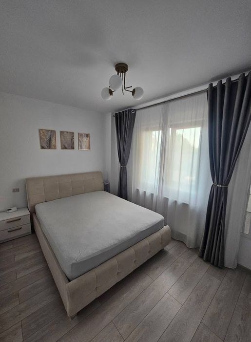 Persoana fizica inchiriez apartament 3 camere + curte