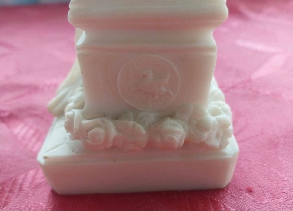 Statuetă veche de colecție.