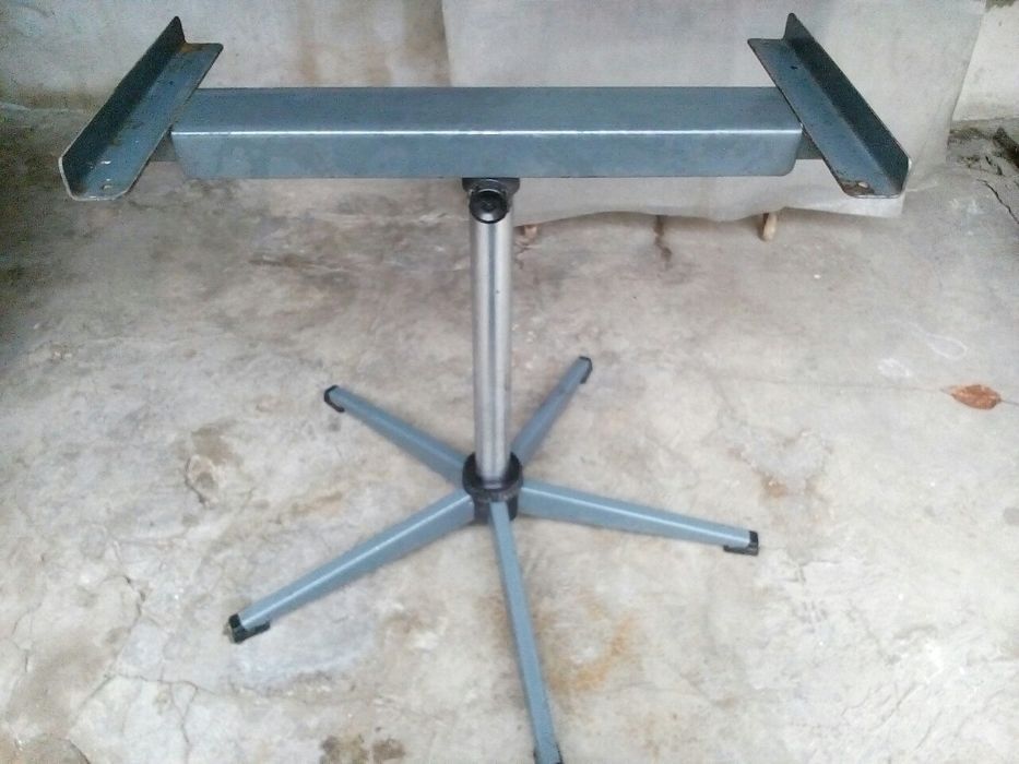 Стойка под телевизор