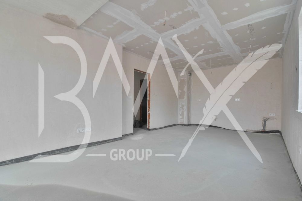 Тристаен Враждебна