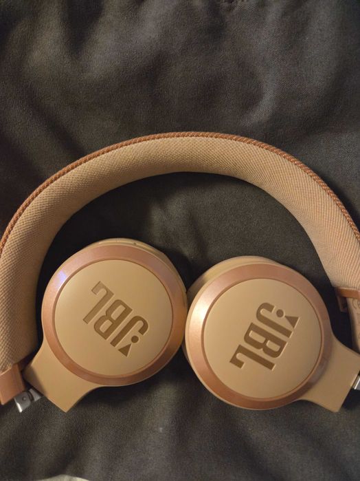Безжични слушалки JBL Live 670NC