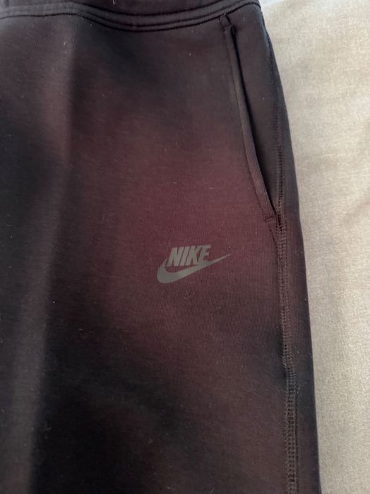 pantaloni nike tech