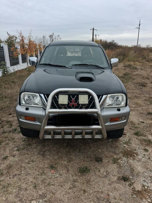 Vând Mitsubishi L200 pajero