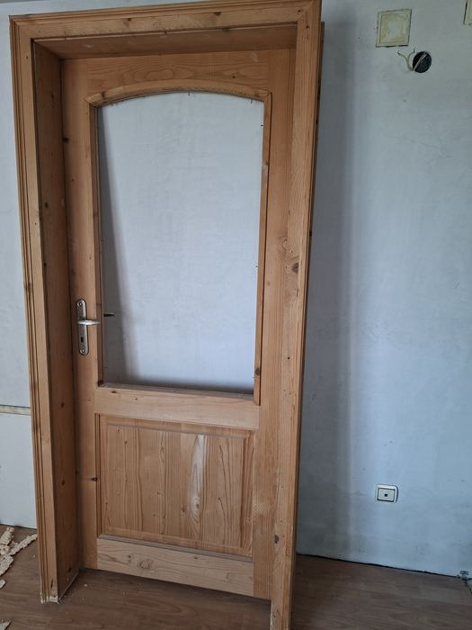 Продавам дървени врати