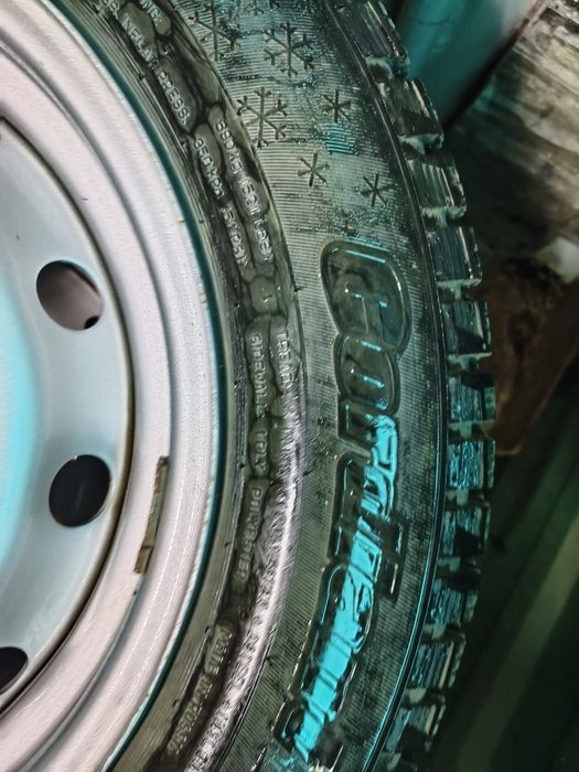 Резина шиты 195/65R15разболтовка 4/100