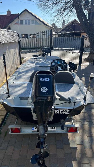 Barca pescuit - HY 525 FLY