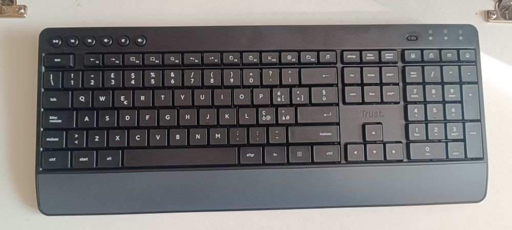 Офис аксесоари , клавиатура и мишка