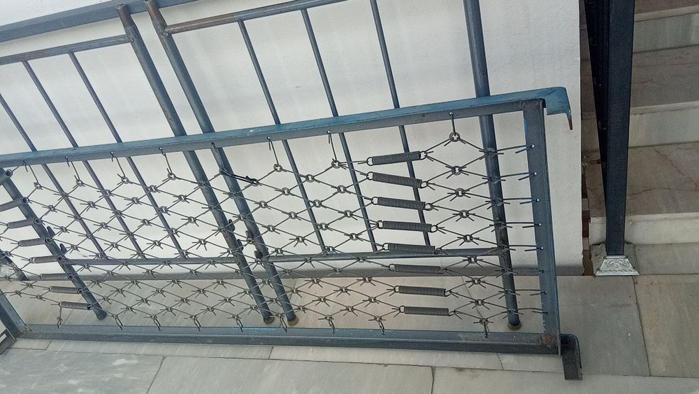 Temir karavat sotiladi